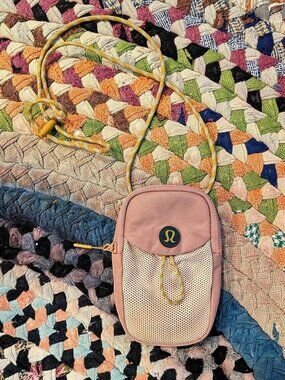 Lululemon pink crossbody bag with adjustable strap #lululemon #yoga #fitness